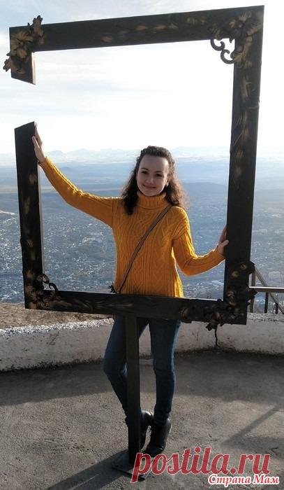 Свитер с косами и аранами Здравствуйте, дорогие любители вязания. Хочу показать вам свитер для дочери. Попросила она меня связать свитер оверсайс с косами и жгутами.