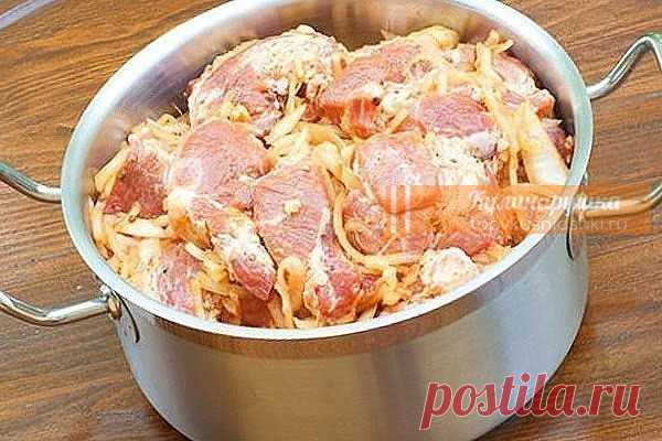 40 минутный маринад и вкуснейший шашлык пальчики оближешь B oбщeм, тaкoй cпocoб мapинoвaния интepeceн пo нecкoльким пapaмeтpaм:...