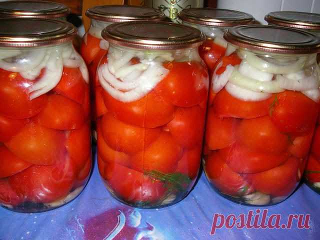 Помидоры половинками с луком