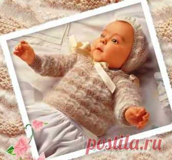 Бежевый костюм спицами