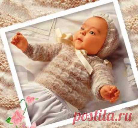 Бежевый костюм спицами