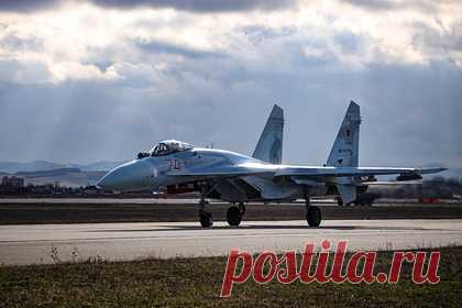 В США назвали российского «убийцу» американского F-15. Российский истребитель Су-27 создавался в 1980-х годах в качестве «убийцы» американских F-15 Eagle и F-14 Tomcat, пишет обозреватель американского издания 19FortyFive Брент Иствуд. Автор отмечает, что Су-27 до сих пор используется Воздушно-космическими силами (ВКС) России «и является проверенным временем самолетом».