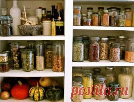 Как организовать кладовку для хранения продуктов Одно из первых условий правильного питания и приготовления пищи это создание хорошей базы, поэтому начать надо с кладовки. Доступность ко всем необходимым ингредиентам, делает процесс приготовления еды менее напряженным и […]