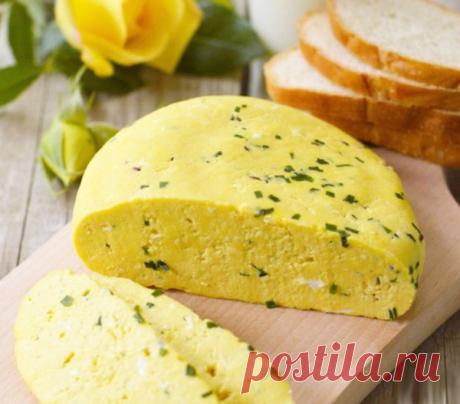 Сыр из молока и кефира с тмином и зеленью