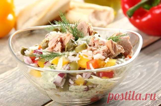 Салат с тунцом и рисом 





Потрясающе вкусным и сочным салат получается из консервированного тунца, вареного риса и сладкого свежего перца. Рецепт не требует много времени на подготовку и приготовление. Такой салатик отли…