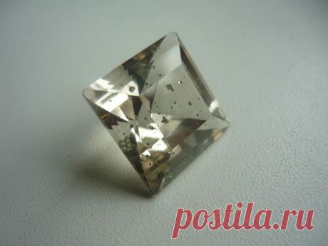 ЮВЕЛИРНЫЙ МИР.
Василий Андриевский  Кварц с включениями пирита