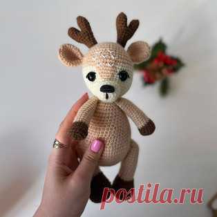 Оленёнок амигуруми. Схемы и описания для вязания игрушек крючком! Бесплатный мастер-класс от Татьяны @knitt.edhappiness по вязанию оленёнка крючком. Высота вязаной игрушки примерно 28 см. Для изготовления такого боль…