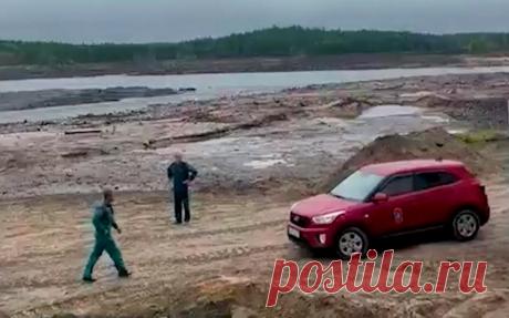 Как обмелела часть Беломорканала после прорыва дамбы. Видео. Уровень воды между шлюзами Беломорканала, где произошел прорыв дамбы, снизился на 4 метра, рассказал глава Карелии Артур Парфенчиков.