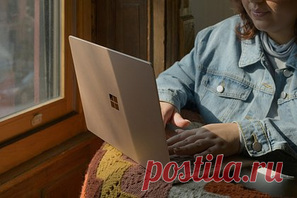 Из российских онлайн-кинотеатров удалят мультфильмы Хаяо Миядзаки. Работы японского мультипликатора Хаяо Миядзаки будут удалены из российских онлайн-кинотеатров. Мультфильмы студии «Гибли» станут недоступны с 1 июня, поскольку права на контент у дистрибьютера истекают, продлить их не удалось. Миядзаки основал анимационную студию «Гибли» в 1985 году.