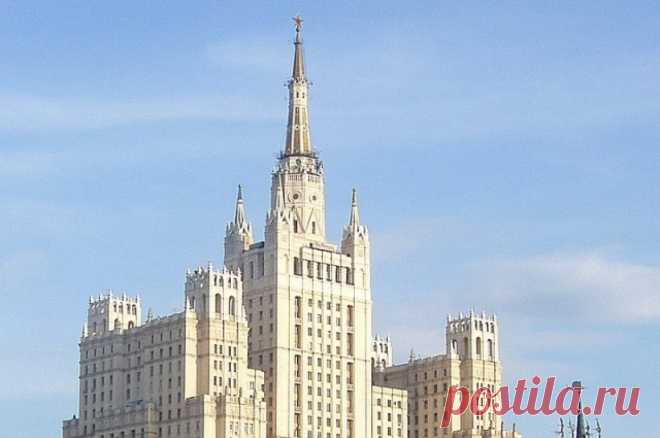 Мумия в сталинской высотке. Тело умершей лежало 3 месяца в Доме авиаторов. Соратнику Туполева и Сухого, авиационному инженеру Кириллу Курьянскому выдали квартиру в высотке на Кудринской площади по личному распоряжению Сталина. Почти 70 лет спустя в ней нашли мумифицированное тело его дочери Елены. Что известно о семье?