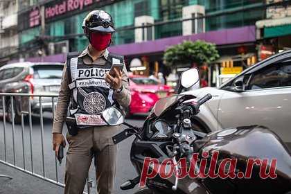 Турист показал семейной паре в Таиланде пачку долларов и сразу же лишился сбережений