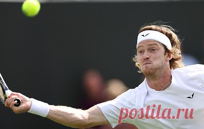 Рублев обыграл Карацева во втором круге теннисного турнира в Уимблдоне. В следующем круге Рублев сыграет с победителем матча между чилийцем Томасом Барриосом и бельгийцем Давидом Гоффеном