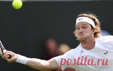 Рублев обыграл Карацева во втором круге теннисного турнира в Уимблдоне. В следующем круге Рублев сыграет с победителем матча между чилийцем Томасом Барриосом и бельгийцем Давидом Гоффеном