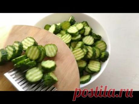 Огурцы на зиму Рецепт:Огурцы - 2 кг.Острый перец - 2 шт.Сладкий перец - 2 шт.Морковь - 1 шт.Чеснок - 1 головкаПетрушка - 1 пучок Лавровый лист Черный перецСахар - на каждую банку по 1 ч.л.Соль - на каждую банку по 1 ч.л.Уксус (4%) - на каждую банку по 50 мл._______Размер банки - 700 мл.