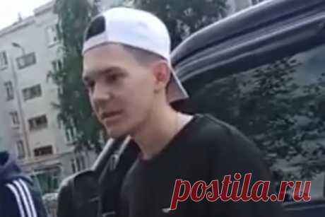 Сын российского депутата назвал грязью волонтеров и попал на видео. В Асбесте 21-летний сын депутата назвал грязью девушек-волонтеров из местного автоклуба. На опубликованных кадрах видно, как молодой человек грубит россиянкам. Парень называет их машины ведрами и подчеркивает, что общение с «простыми людьми» — это ниже его «достоинства».