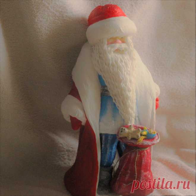 Ватный Дед Мороз  сделан из ваты (использованы, только экоматериалы).Высота 39 см. Сувенир под ёлку, будет служить на долгую память