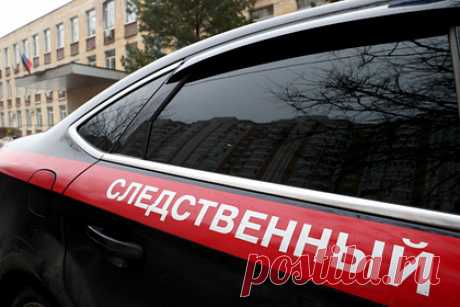 Четверо россиян в Крыму пошли купаться в море и утонули на глазах у очевидцев. Следственный комитет России по Республике Крым и городу Севастополю проводит проверку по факту гибели четверых отдыхающих, которые пошли купаться в море во время шторма и утонули на глазах очевидцев. Уточняется, что вчера, 13 июля, поступило четыре сообщения о гибели россиян в нескольких районах Крыма.