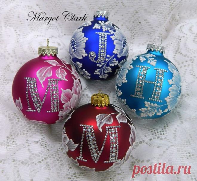 Новогодние шары Найдено на сайте margotclark.com.