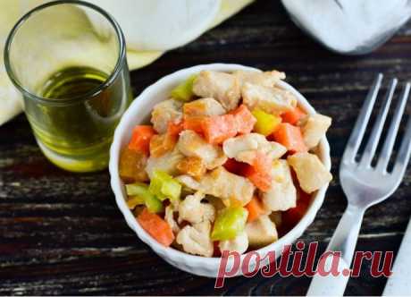 ​Легкий салат с курицей и болгарским перцем