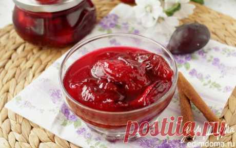 Пряное сливовое варенье | -сливы 	1 кг
сахар 	500 г
кардамон зерна 	5 шт.
корица в палочках 	1 шт.
анис 	2 шт.
пектин