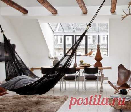 Méchant Studio Blog: the leather butterfly chair