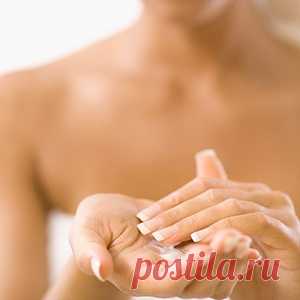 Уход за кожей груди: гимнастика и косметика.
