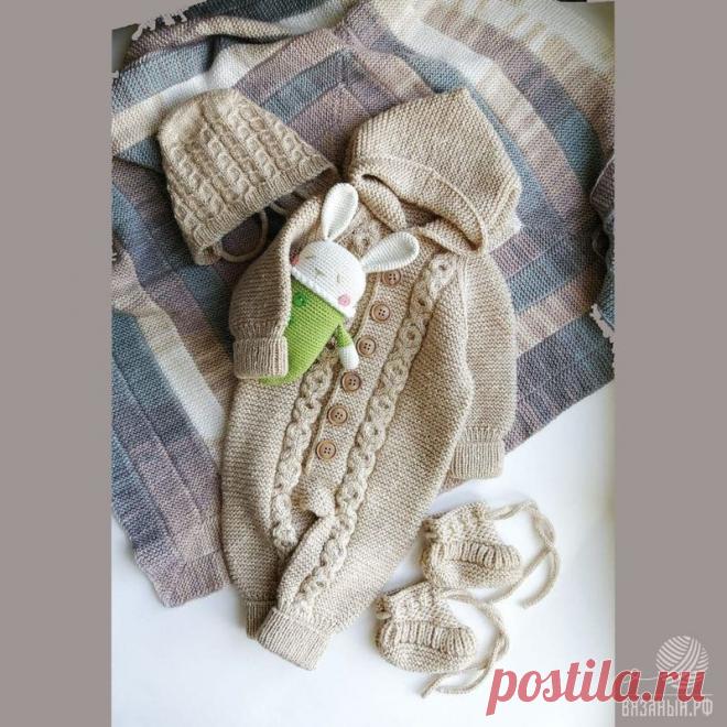 Детский комбинезон спицами для новорожденных 0−3 месяца
