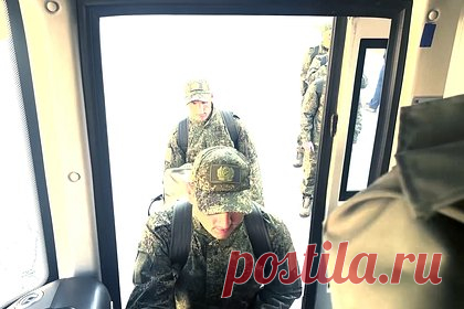 Освобожденные из плена российские военные прилетели в Москву
