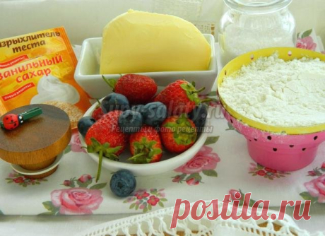 Бисквитный торт с клубникой и сливочным кремом. Рецепт с пошаговыми фото
