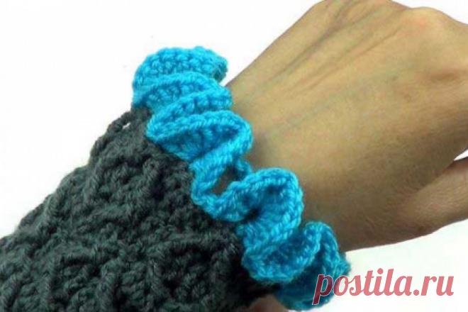 Объемная волнистая кайма Объемная волнистая кайма вяжется по принципу брумстиков.  Кайма красиво смотрится в качестве обвязки рукавов и краев одежды.