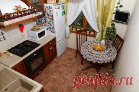 Дизайн кухни 6,9 кв.м в стиле кантри из массива (9 фото)