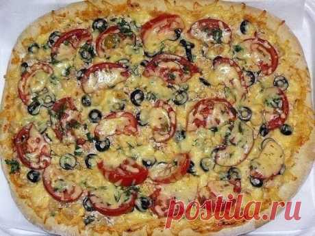9 рецептов для любителей пиццы
1. Пицца с вкусным краешком
2. Пицца «Замечательная»
3. Пицца по-домашнему
4. Деревенская пицца
5. Пицца на сковороде за 10 минут
6. Отличное тесто для пиццы
7. Пицца «Любимица»
8. Тонкое тесто для пиццы
9. Пицца "Пепперони"
1.Пицца с вкусным краешком
Ингредиенты:
-150мл тёплой воды
-0.5 ч.л. сахара
-0.5 ч.л. соли
-2 ст. ложки оливкового или растительного масла
-8 г сухих дрожжей (1 ч.л)
-1.5 ст. муки
Приготовление:
Сахар размешать в воде, добавить дрожжи и пос