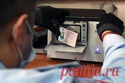 В России продлили срок действия заканчивающихся водительских прав. Срок действия водительских удостоверений, который заканчивается в этом году, продлен на три года. Об этом в понедельник, 20 марта, заявил глава МВД России Владимир Колокольцев. Кроме того, глава МВД отметил, что за прошедший год число погибших и пострадавших в авариях в России снизилось на пять процентов.