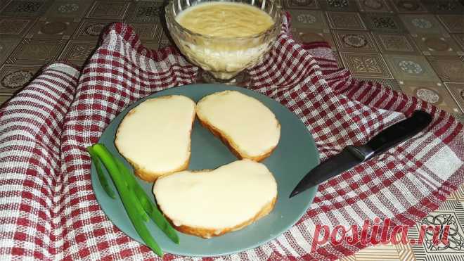 Плавленый сыр на сковороде Домашний плавленый сыр – очень вкусная и полезная закуска! Предлагаю простой и удобный способ приготовления этого продукта – на сковороде всего за 15 минут.Ингредиенты:творог – 0,5 кг.;яичные желтки – 2 шт.;растительное масло – 3 ст.л.;сливочное масло – 50 г.;соль – 0,5 ч.л.;сода – 0,5...