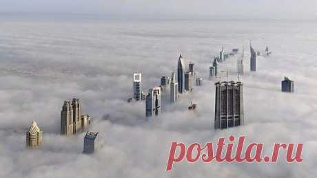 Вид с небоскреба Бурдж Халифа, Дубаи. 828 метров в высоту, 163 этажа.