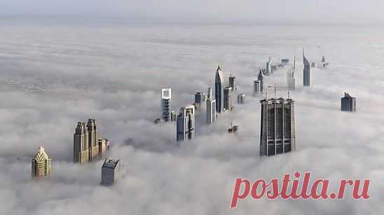 Вид с небоскреба Бурдж Халифа, Дубаи. 828 метров в высоту, 163 этажа.