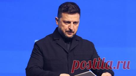 Табличка с надписью «Саммит «коалиции желающих» упала, когда прибыл Зеленский. Табличка с надписью «Саммит «коалиции желающих», установленная на красной дорожке в Париже, упала в тот момент, когда на саммит прибыл Владимир Зеленский. Читать далее