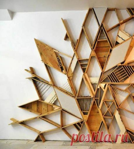 Полка во всю стену