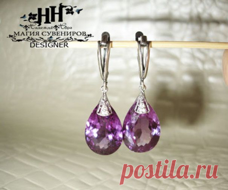 Ищу обладательницу  этих замечательных сережек.
Размер-20.10 X 14.00 MM. 
Карат в изделии- 46,90 
Название камня - русский александрит.
Фурнитура-серебро