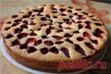 Шарлотка с клубникой рецепт