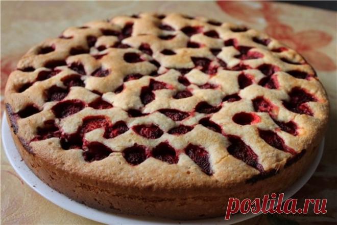 Шарлотка с клубникой рецепт