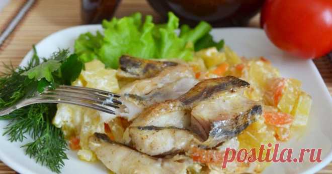 Восхитительная скумбрия, тушеная с морковью и луком – Кухарим вместе