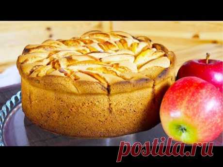 Шарлотка | Простой яблочный пирог 

Великолепная ароматная шарлотка - вкуснейший яблочный пирог. Она настолько проста в приготовлении, что ее охотно пекут даже дети. Очень многим  именно шарлотка подарила первый кулинарный опыт.

Ингредиенты

Яблоки - 3 крупных
Яйца - 4 шт.
Сахар - 150 г
Мука - 160 г
Масло сливочное - 20 г (для смазывания формы)