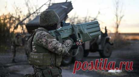«Нетривиальные решения»: какие методы борьбы с украинскими дронами применяют бойцы СВО. Министерство обороны России сообщило о перехвате украинского БПЛА «Баба-яга» методом воздушного тарана. Для этого был использован квадрокоптер Дальневосточного гвардейского соединения ВДВ. Ранее десантники ликвидировали разведывательный аппарат ВСУ, также протаранив его своим дроном. По мнению экспертов, массовое использование БПЛА в ходе спецоперации показало необходимость применения нестандартных способов…
