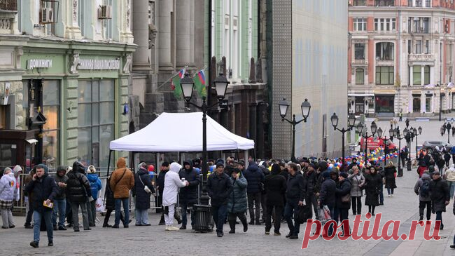 Молдавская диаспора "греется" песнями на избирательных участках в Москве