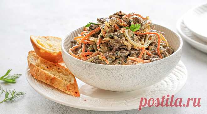 Салат из печени куриной с морковью. Попробуйте приготовить очень вкусный и сытный салат из куриной печени с морковью, используя этот простой рецепт. Куриная печень в этом блюде отвечает за сытность и интересную текстуру, а жареный лук, ...