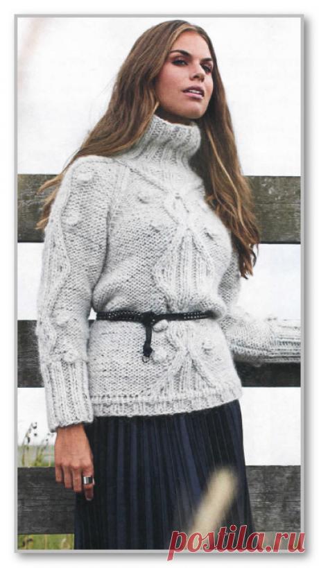 Вязание спицами. Описание женской модели со схемой и выкройкой. Свитер с рельефными аранскими узорами толстыми спицами. Размеры: S/M (L/XL)