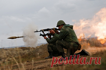 В США назвали проблему для «вторжения России» на Украину. В США назвали проблему для «вторжения России» на Украину. Эксперт американской исследовательской организации Джеймстаунский фонд Павел Фельгенгауэр рассказал, что в это время года наблюдается распутица, танкам и военной технике будет сложно передвигаться по чернозему.