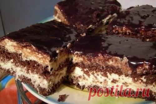 Шоколадно-кокосовий торт (Смачні рецепти)

Інгредієнти:
для тіста:

борошно 200 г
масло вершкове 100 г
цукор 100 г
яйця 2 шт.
сметана 5 ст. л.
какао-порошок-3 ст. л.
розпушувач 2 ч. л.
сода 1/4 ч. л.
для безе:

кокосова стружка 160 г
пудра цукрова 100 г
яйця-5 шт.
крохмаль 1 ст. л.
Цей шалено смачний торт готується досить легко і швидко. Завдяки кокосовій стружці десерт набуває ніжний і ненав’язливий горіховий присмак. Важливо, щоб сметана, вершкове масло і яєчні жовтки бу...