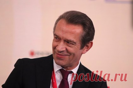 Машков стал президентом «Золотой Маски». Народный артист России и художественный руководитель «Табакерки» Владимир Машков стал президентом Национальной театральной премии и фестиваля «Золотая Маска». «Полномочия президента &quot;Золотой Маски&quot; принял на себя председатель СТД РФ В.Л.Машков, а вице-президентом стал секретарь СТД РФ К.И.Крок», — говорится на сайте.